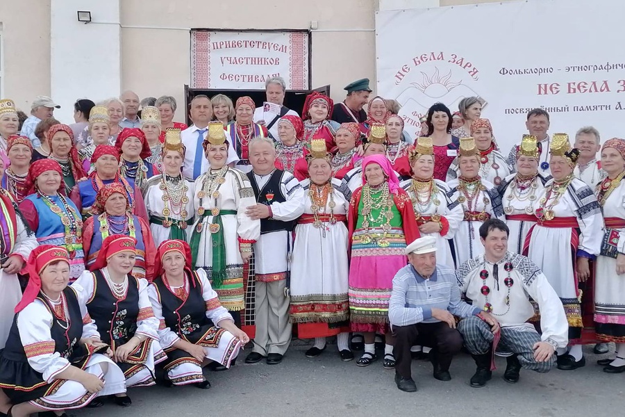 Белый белый заря где. Ансамбль Заря Ногинск. Чукотские зори ансамбль. Уразовский ансамбль Субботея. Белая Заря.