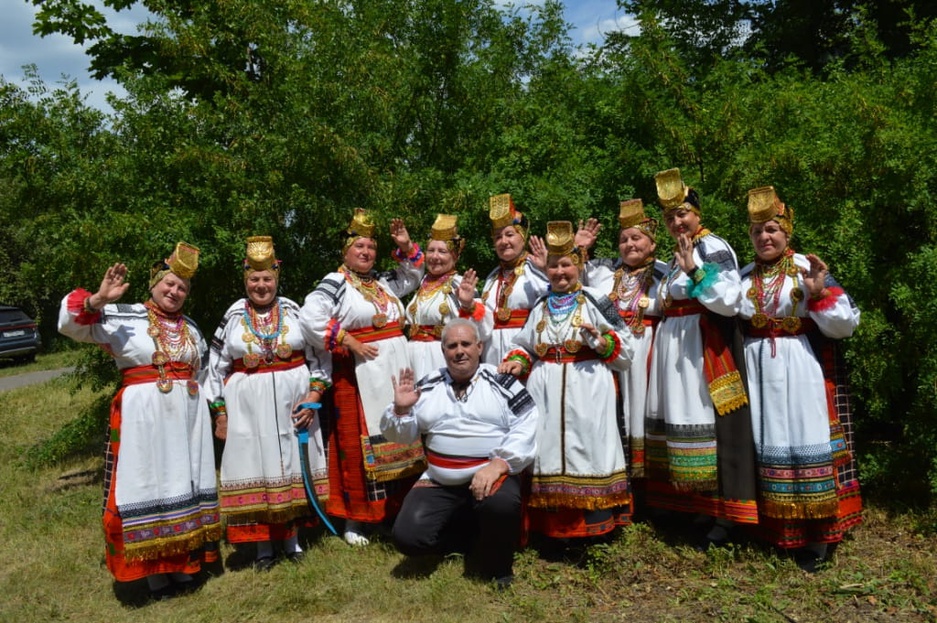 Ансамбль села. Подсередненский фольклорный коллектив. Село Подсереднее фольклор. Подсередненский хор. Истинно народный ансамбль.